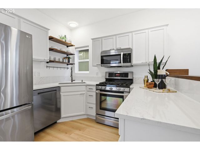 9459 N CALHOUN Ave, Portland, OR 97203