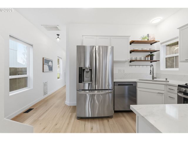 9459 N CALHOUN Ave, Portland, OR 97203