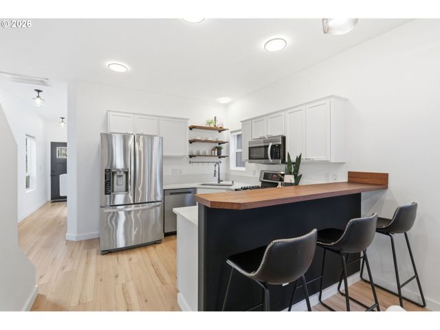 9459 N CALHOUN Ave, Portland, OR 97203