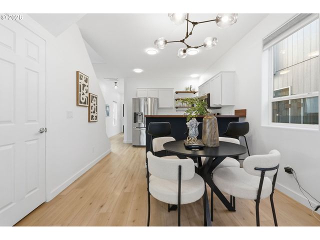 9459 N CALHOUN Ave, Portland, OR 97203