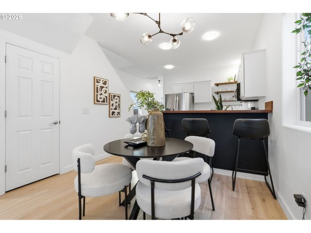 9459 N CALHOUN Ave, Portland, OR 97203