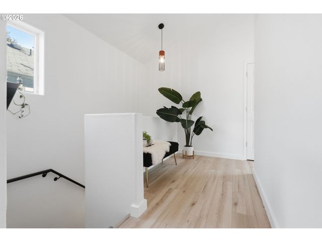 9459 N CALHOUN Ave, Portland, OR 97203