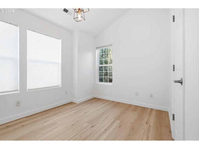 9459 N CALHOUN Ave, Portland, OR 97203