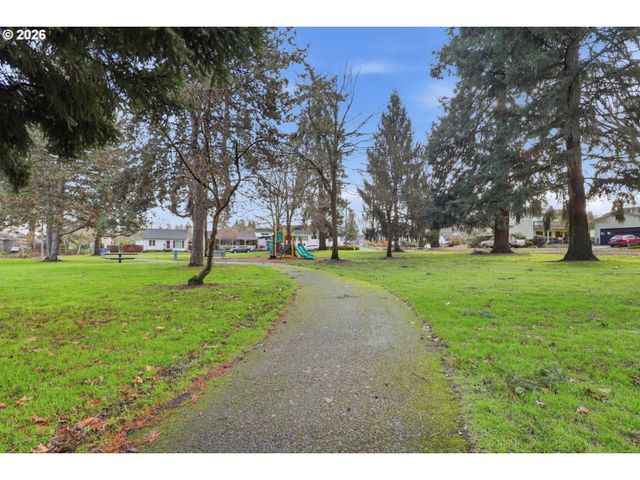 9459 N CALHOUN Ave, Portland, OR 97203