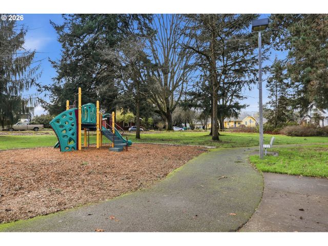 9459 N CALHOUN Ave, Portland, OR 97203