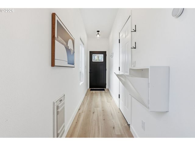 9459 N CALHOUN Ave, Portland, OR 97203