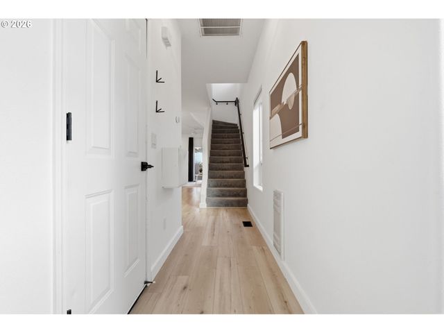 9459 N CALHOUN Ave, Portland, OR 97203