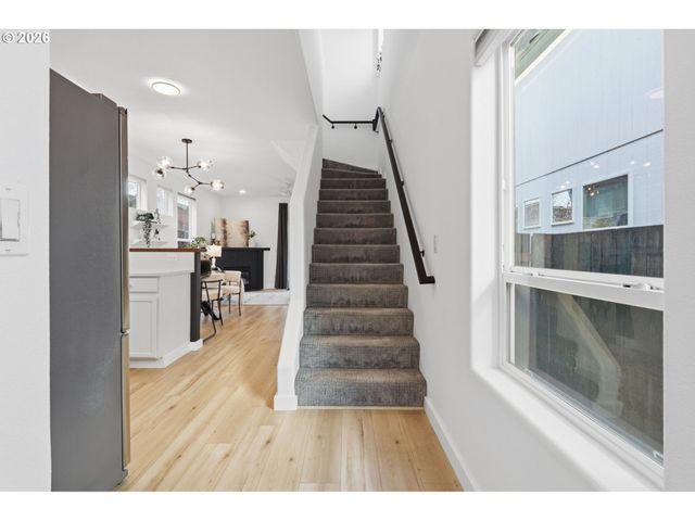 9459 N CALHOUN Ave, Portland, OR 97203