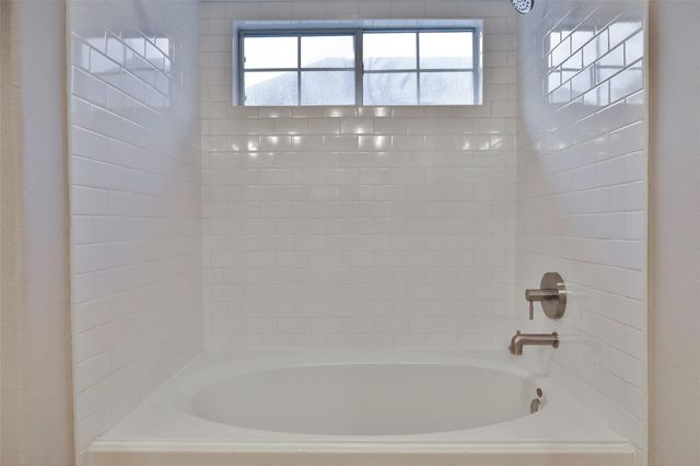 1422 W 24th Street, Houston, TX 77008