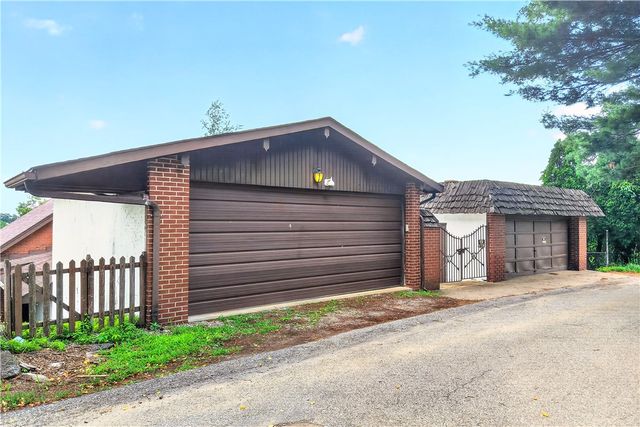 2980 Ruthwood Ave, Baldwin Boro, PA 15227