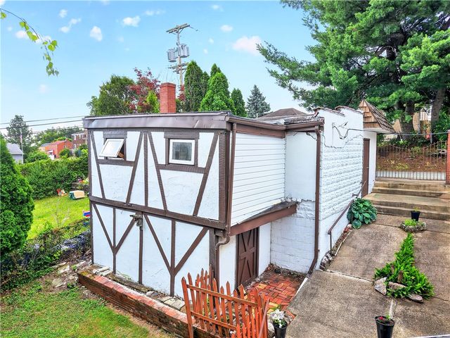 2980 Ruthwood Ave, Baldwin Boro, PA 15227