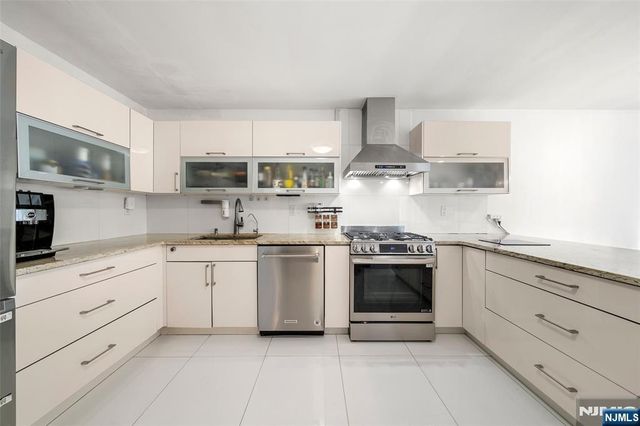 1095 Palisade Avenue, Fort Lee, NJ 07024
