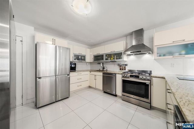 1095 Palisade Avenue, Fort Lee, NJ 07024