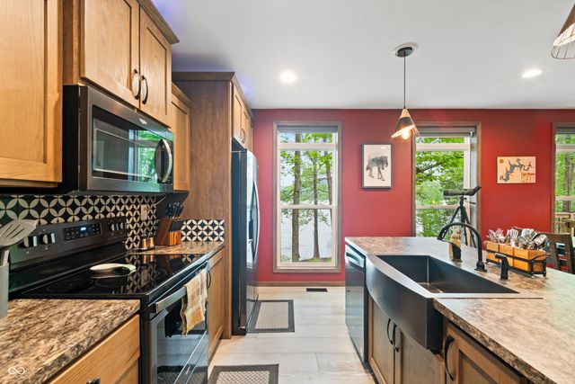 9082 Axsom Branch Road, Nashville, IN 47448