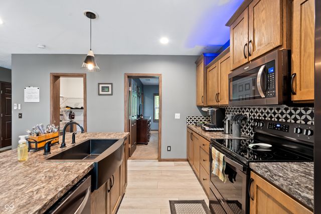 9082 Axsom Branch Road, Nashville, IN 47448