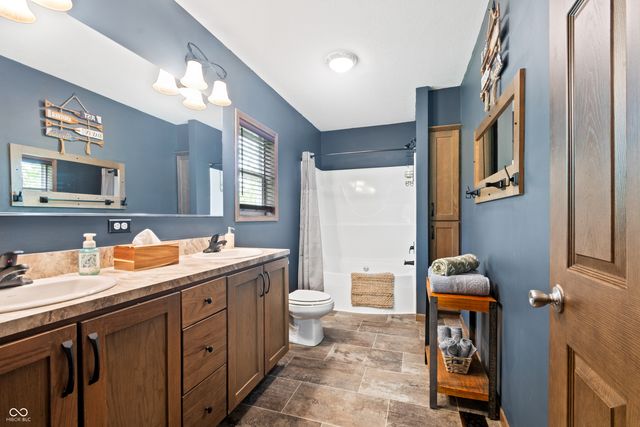 9082 Axsom Branch Road, Nashville, IN 47448
