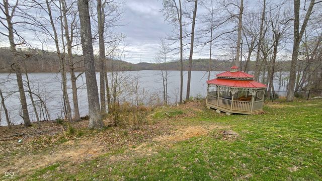 9082 Axsom Branch Road, Nashville, IN 47448