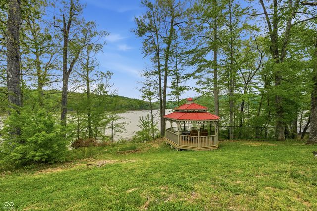 9082 Axsom Branch Road, Nashville, IN 47448