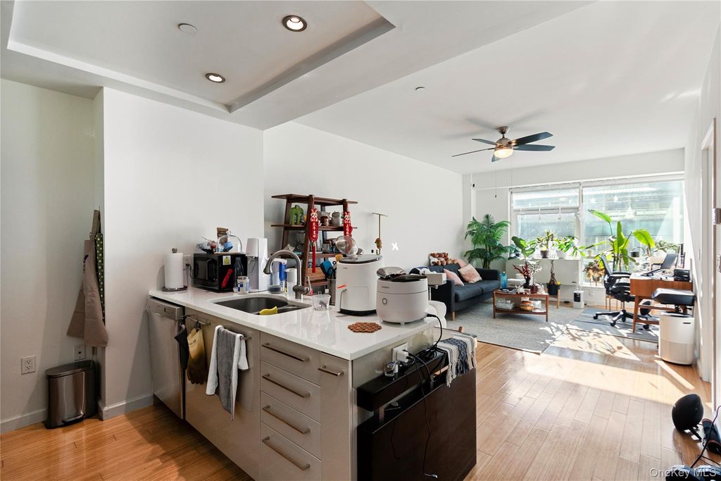 24-15 Queens Plaza N 3B, Long Island City, NY 11101