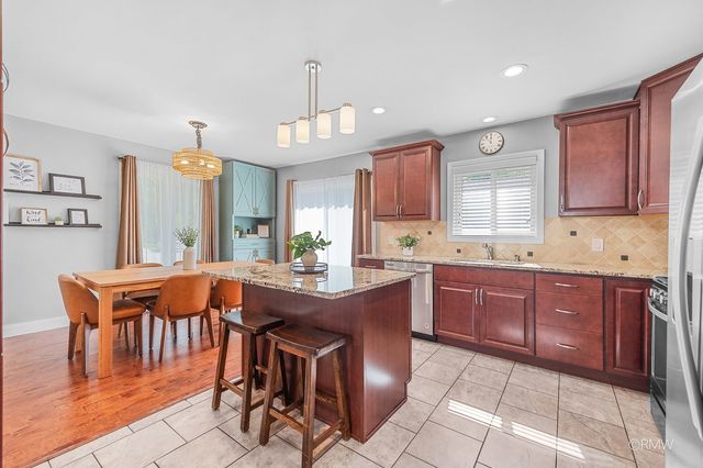 0S068 Cottonwood Drive, Wheaton, IL 60187