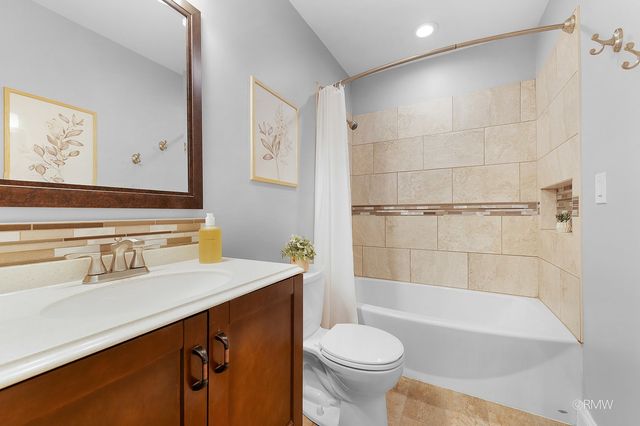 0S068 Cottonwood Drive, Wheaton, IL 60187