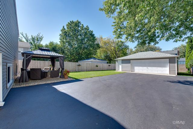 0S068 Cottonwood Drive, Wheaton, IL 60187