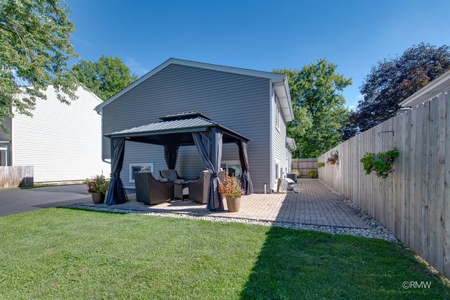0S068 Cottonwood Drive, Wheaton, IL 60187