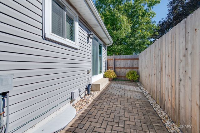 0S068 Cottonwood Drive, Wheaton, IL 60187