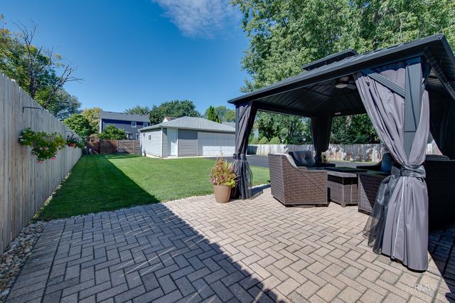 0S068 Cottonwood Drive, Wheaton, IL 60187