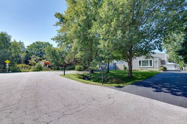 0S068 Cottonwood Drive, Wheaton, IL 60187