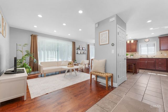 0S068 Cottonwood Drive, Wheaton, IL 60187