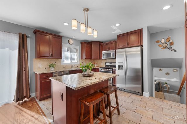 0S068 Cottonwood Drive, Wheaton, IL 60187