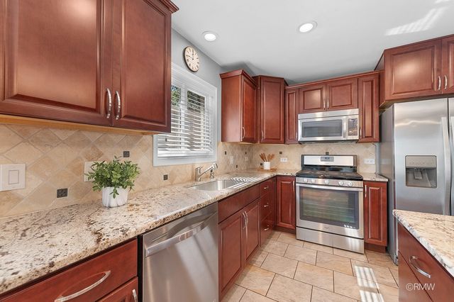 0S068 Cottonwood Drive, Wheaton, IL 60187