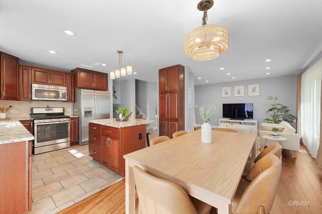 0S068 Cottonwood Drive, Wheaton, IL 60187