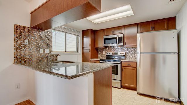 94 Salix Plaza B, Monroe, NJ 08831