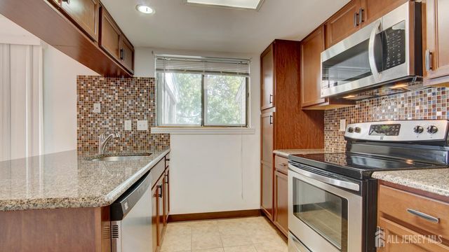 94 Salix Plaza B, Monroe, NJ 08831