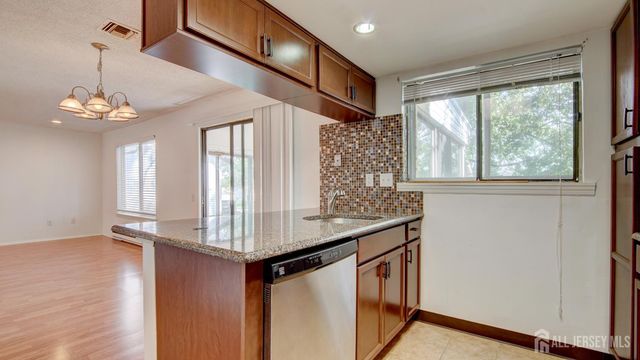 94 Salix Plaza B, Monroe, NJ 08831