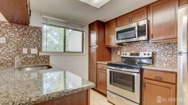 94 Salix Plaza B, Monroe, NJ 08831