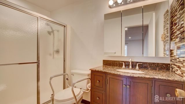 94 Salix Plaza B, Monroe, NJ 08831