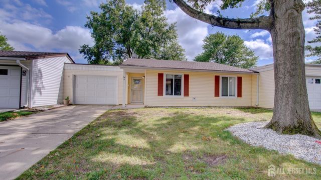 94 Salix Plaza B, Monroe, NJ 08831