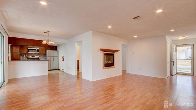 94 Salix Plaza B, Monroe, NJ 08831