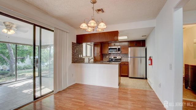 94 Salix Plaza B, Monroe, NJ 08831