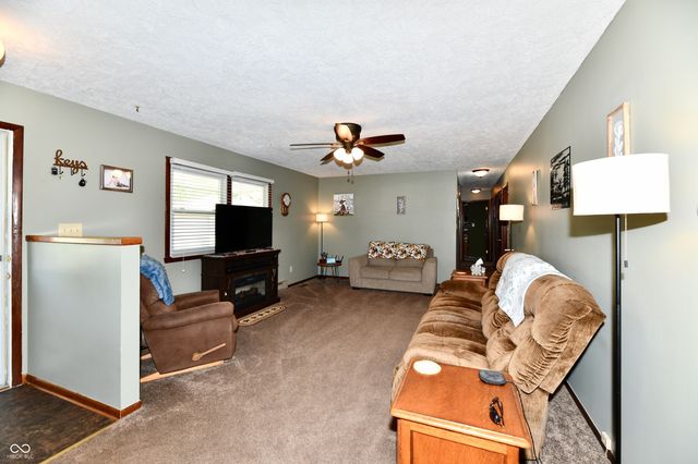801 N 400 W, Bargersville, IN 46106