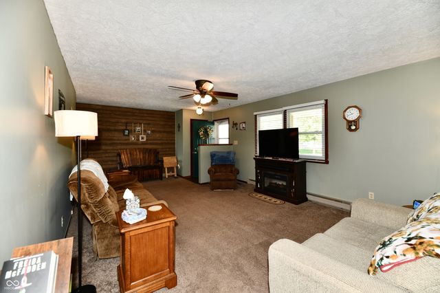 801 N 400 W, Bargersville, IN 46106