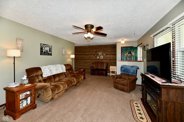 801 N 400 W, Bargersville, IN 46106