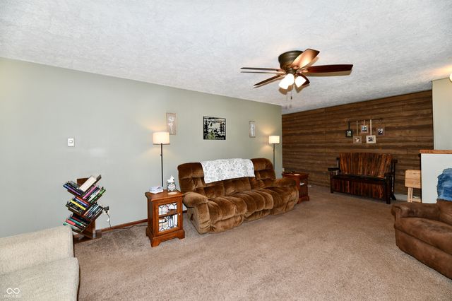 801 N 400 W, Bargersville, IN 46106