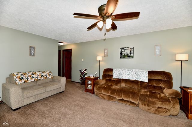 801 N 400 W, Bargersville, IN 46106