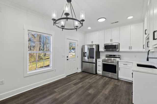412 W 13th St, Columbia, TN 38401