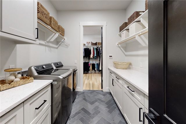 5924 Rain Meadow Drive, College Station, TX 77845