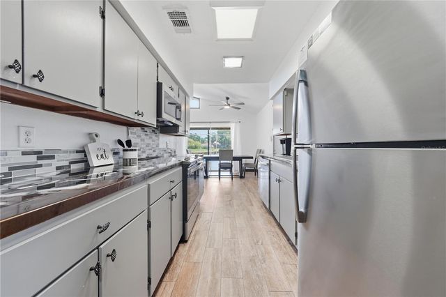 1612 ORANGE AVENUE, Tavares, FL 32778